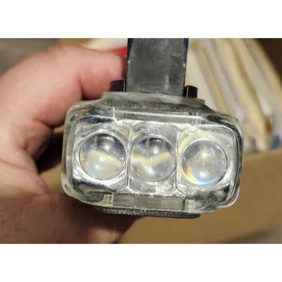 2 Wind-Up Hand Crank LED Flashlights – Silver/Black Emergency Camping Torches - Picture 8 of 10